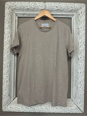 Les Deux Men's Short Sleeve Crew Tee in Taupe. Size XL